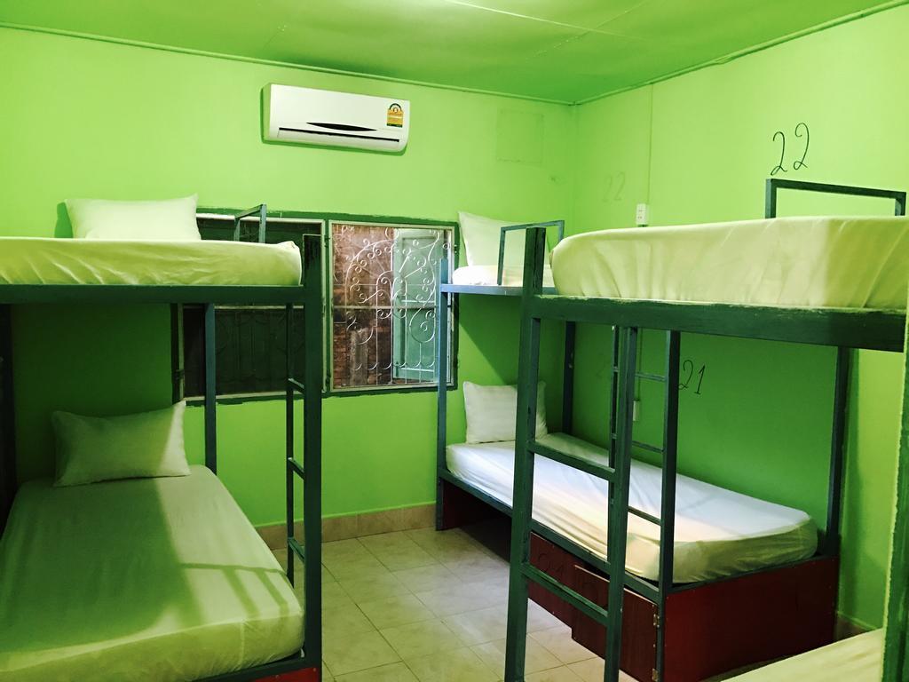 Real Vang Vieng Backpacker Hostel Екстер'єр фото