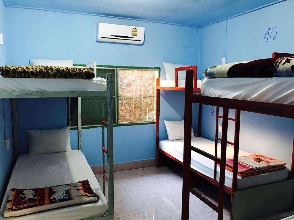 Real Vang Vieng Backpacker Hostel Екстер'єр фото