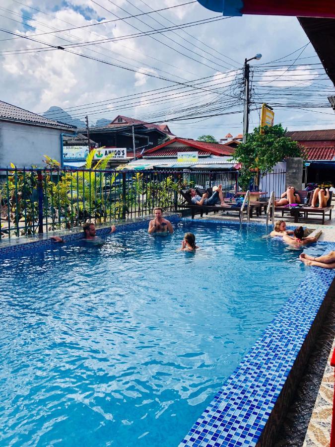Real Vang Vieng Backpacker Hostel Екстер'єр фото